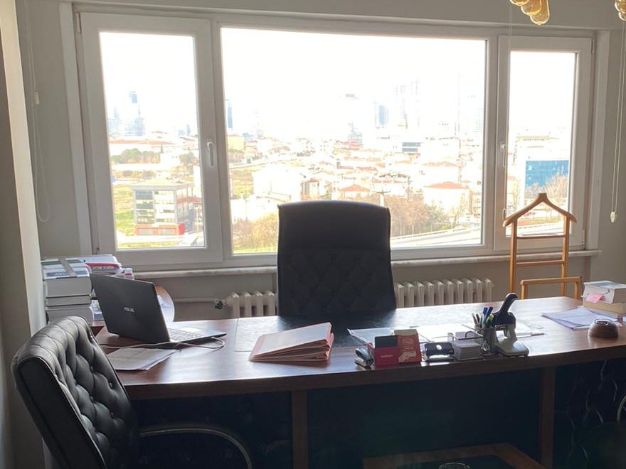 Kadıköy'deki büronun görüşme odası